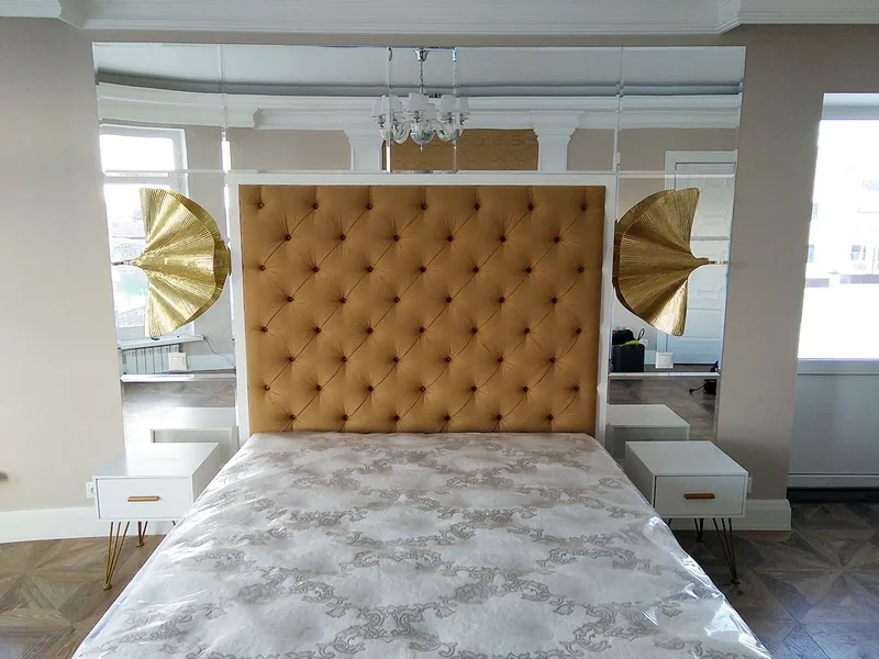Золотистое высокое капитоне