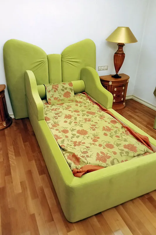 Детская кровать с бортиками